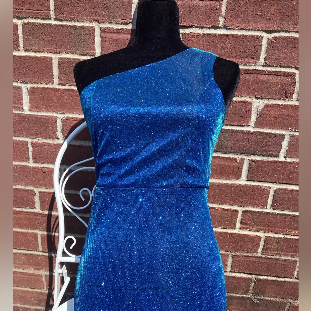 Sparkling One-Shoulder Blue Dress Size Medium (KK-)
